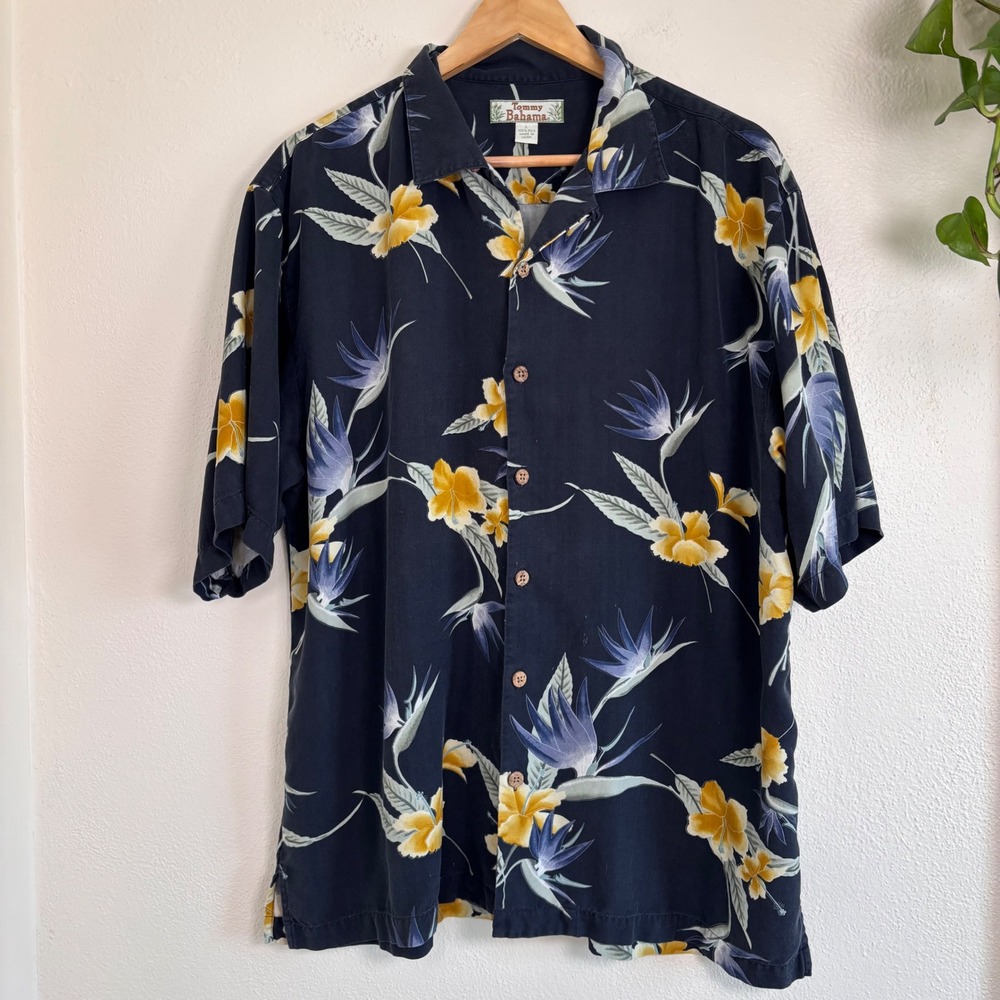 Tommy bahama navy yellow floral hibiscus Hawaiian shirt size L